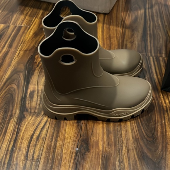 Monclear rain boots size 8 brand new oat color women’s - Picture 4 of 7